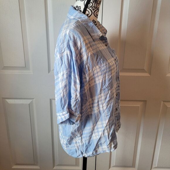 Hint of blush blue plaid woman's button up Short sleeve top - Picture 2 of 6